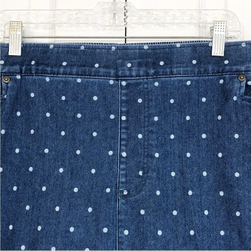 CW Classics Blue Denim Polka Dot Print Pull-On Jean Capris - Picture 5 of 14